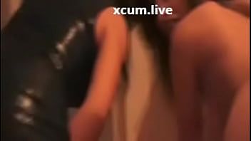 Abspielen Stiefvaters Geschenk zu Weihnachten teilt meine Freundin zu dritt londonescort.live