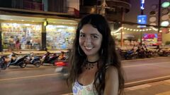 播放 青少年在海滩酒吧进行粗暴肛交，但仍无法满足
