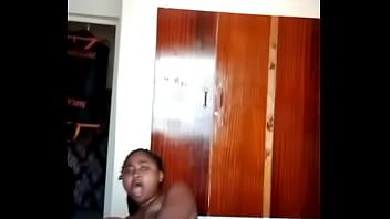 चलाएँ हॉर्नी बेब चला जाता है वाइल्ड जबकि फिंगरिंग