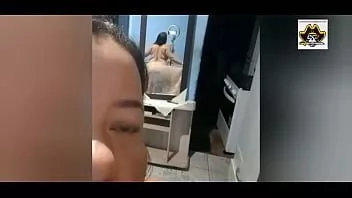 Afspelen 6 youtubers knipperende nipslip en slipje en poesje op youtube-uitzending