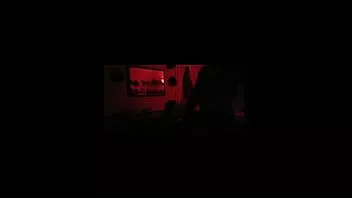 Afspelen Kleine universiteitsslet komt thuis om papa te plezieren (volledige clip) Emily Fisher