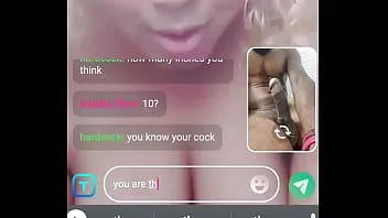 再生 ビデオチャットアプリの黒人の女の子は私のディックは10インチだと言います...