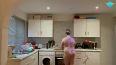 play Heiße Amateur-Teenie Chloe mit großen Titten und rasierter Muschi