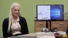 play La MILF bionda Blanche Bradburry si sporca per un prestito in Office Fantasy