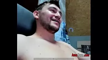 Afspelen Ze laat haar beste vriend de lul van haar vriendje zuigen
