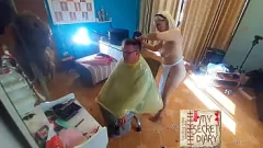 Afspelen Nudistenkappersfantasie: curvy babe stript klant, hete vrouw rollenspel - nieuwe compilatie