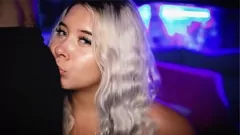 Reproducir Nena colombiana gordita con cara angelical le chupa la polla a su novio en la webcam