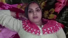 再生 Desi Indian Bhabhi Lalitaは、熱心な情熱的なクソセッションを楽しんでいます