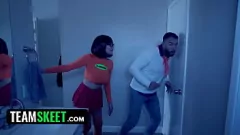 play Skinny Velma & Fred's Spooky Sexcapade: A Shaved Pussy Plaag Fantasy