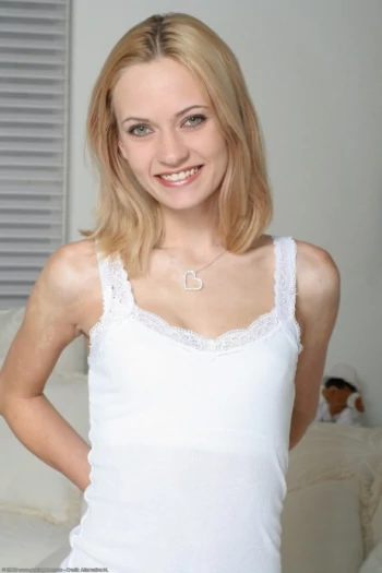 अभिनेता Michelle Honeywell