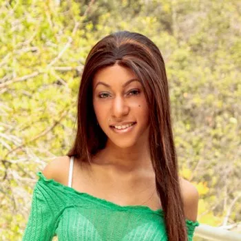 अभिनेता Nadia Pariss